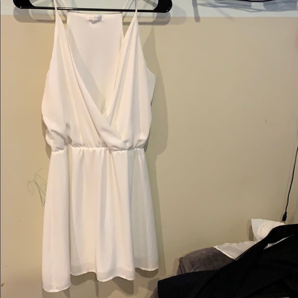 White midi dress flow Marilyn Monroe